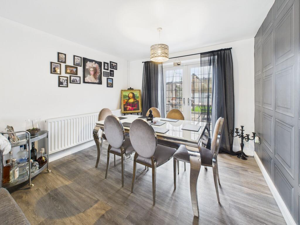 Lounge/Dining Room