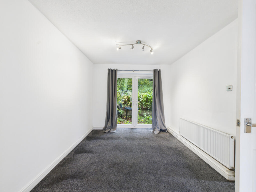 CAM02909G0-PR0505-STILL003