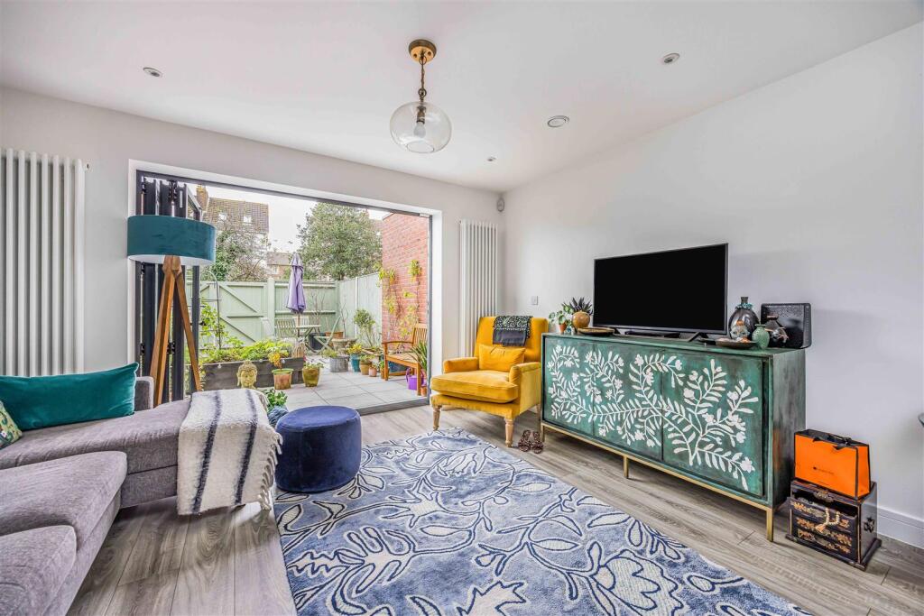 6 Elizabeth Row, Exmouth Road, Southsea