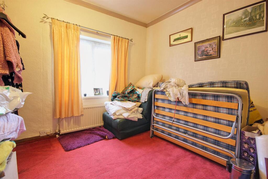 BEDROOM 2 (REAR)