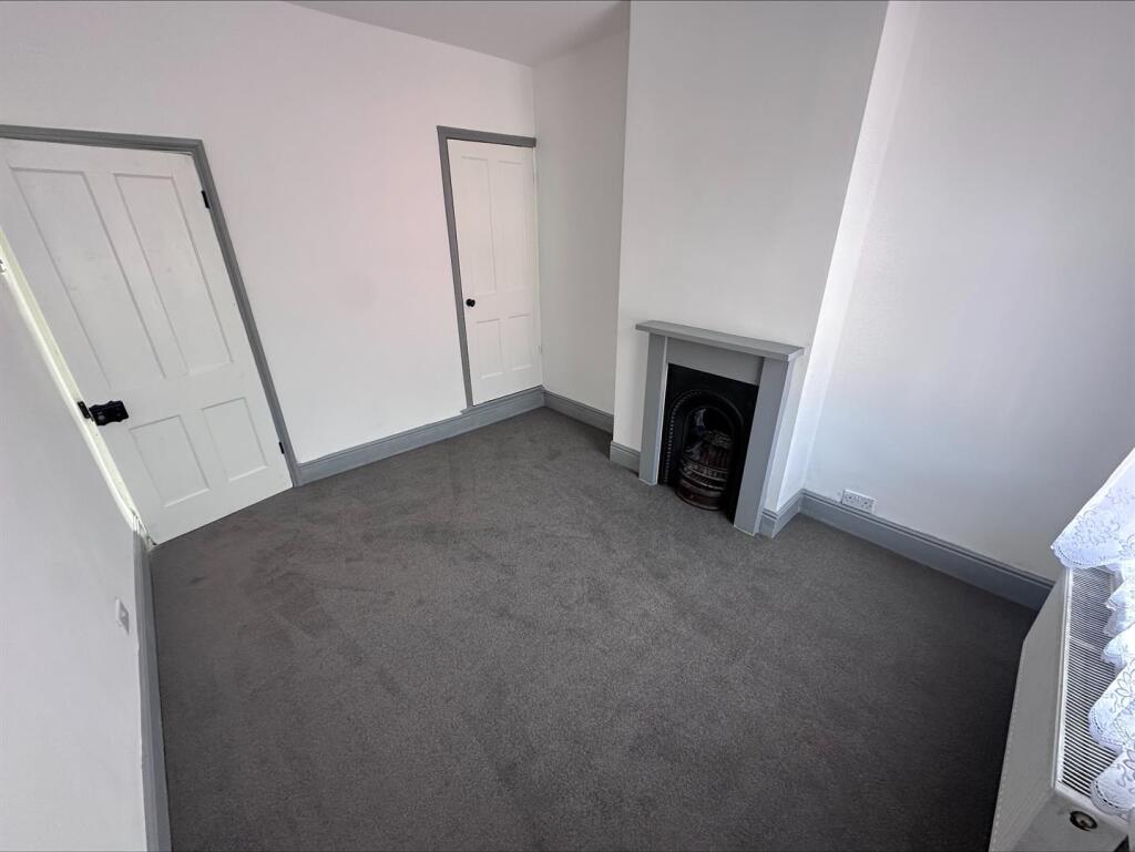 1st bedroom (2).jpeg