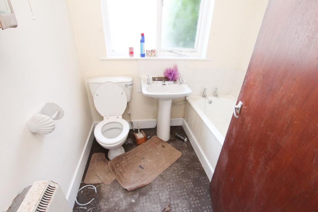 Adjoining cottage - Bathroom