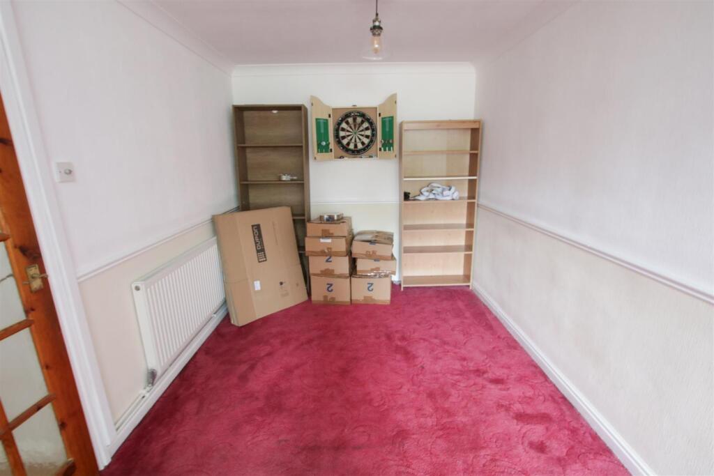 OPEN PLAN LOUNGE/ DINING AREA