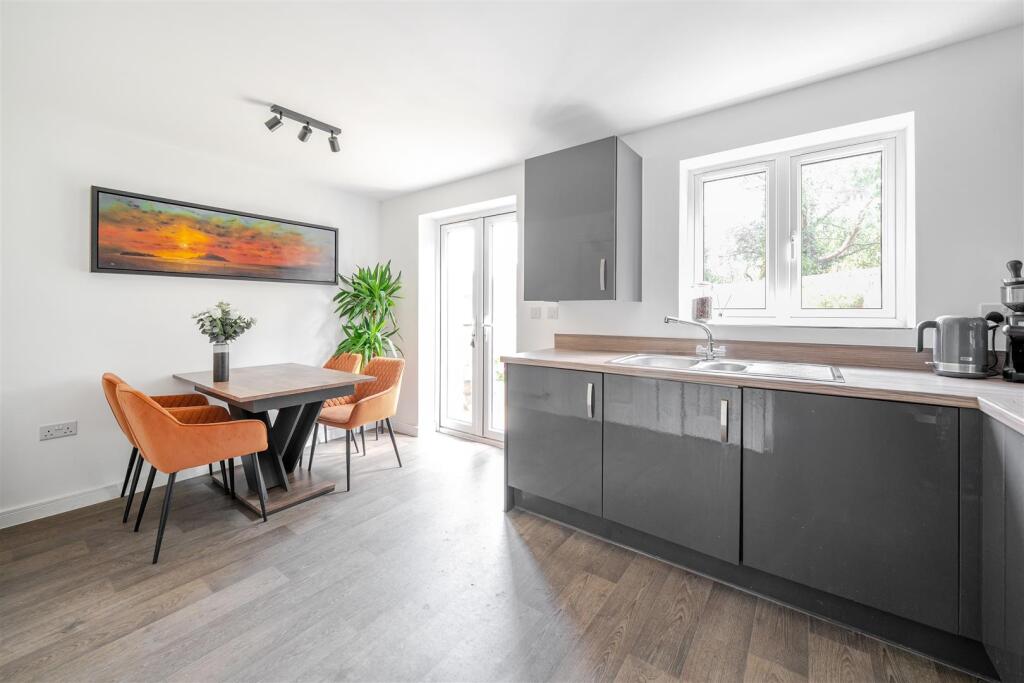 47 Saxon Way, Towcester (13).jpg