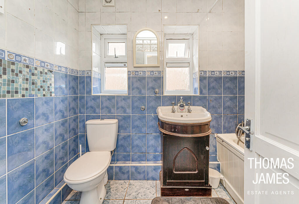 Grasmere Court, family bathroom