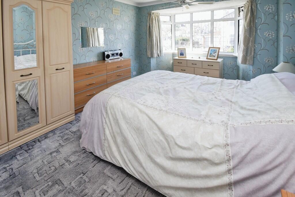 6424460e-Bedroom ...