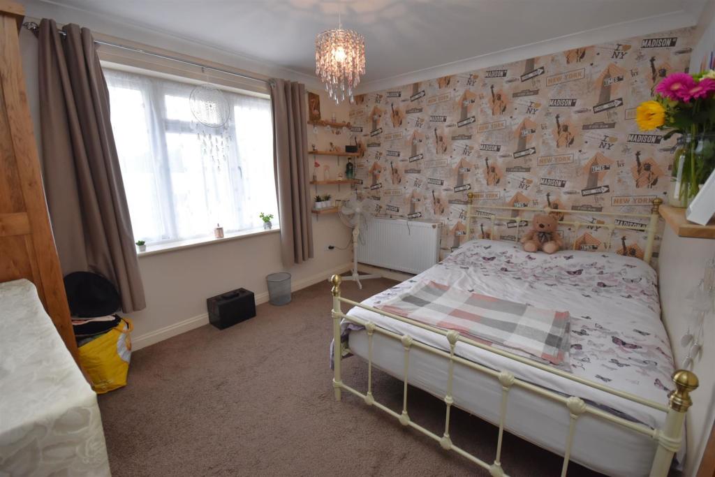 Bedroom 2.JPG