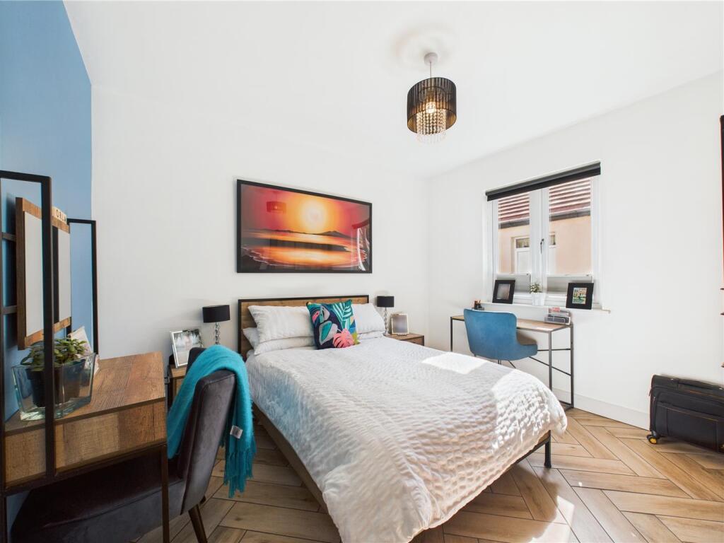 CAM02739G0-PR0244-STILL020 - BROCHURE.jpg