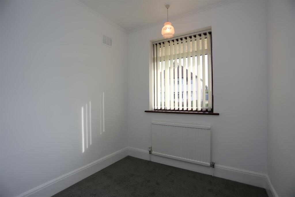 56 Applesham Avenue Bed 3.JPG