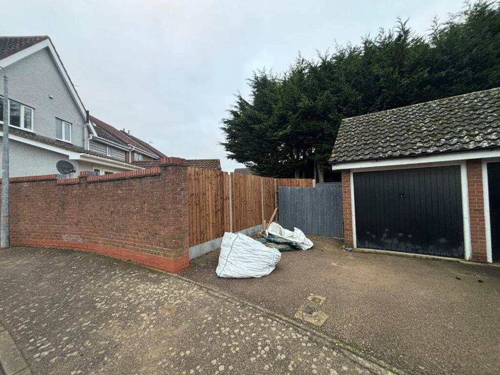 Garage/ Parking