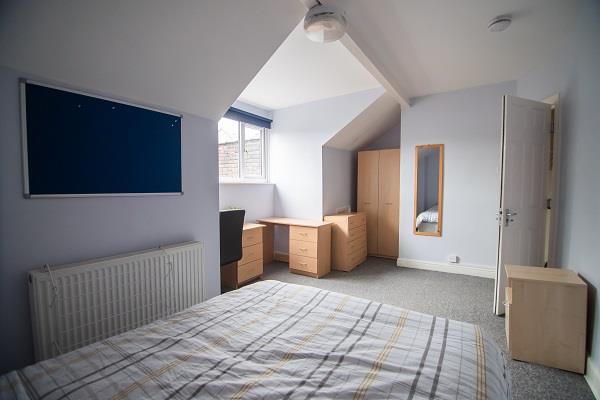 11_newington_rd_student_properties_atticrear.jpg