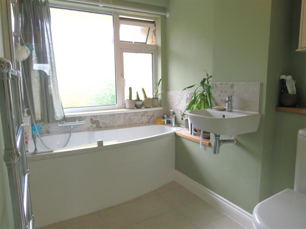 Bathroom.JPG