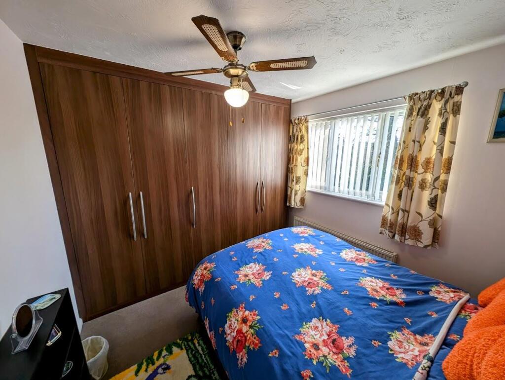 20 Hampden bed 2.jpg