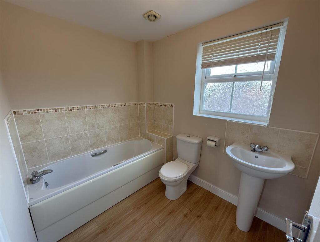 Family Bathroom.JPG