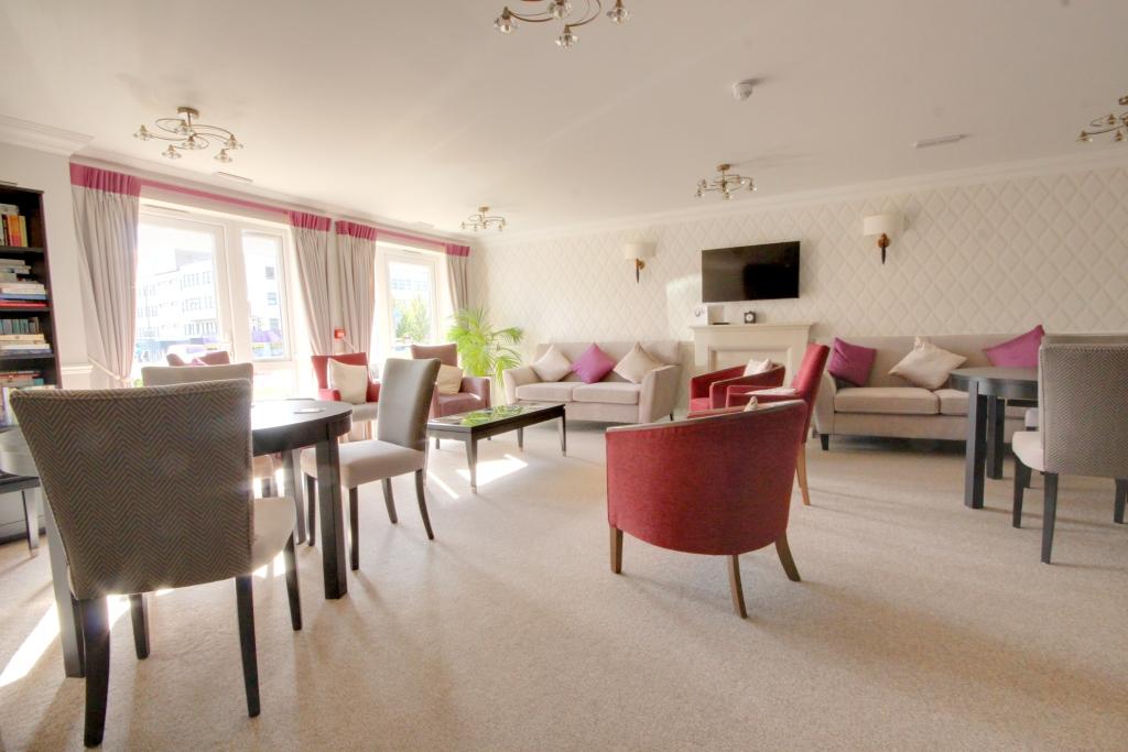 COMMUNAL LOUNGE