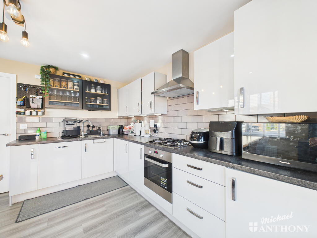 CAM03218G0-PR0783-STILL002