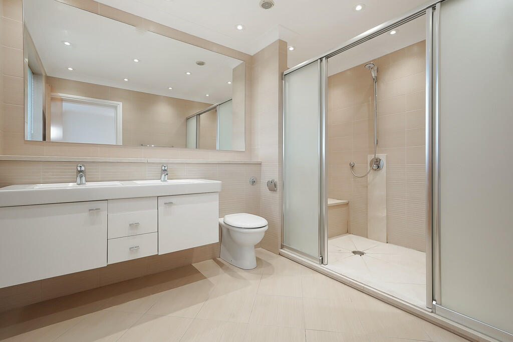 Master bathroom 