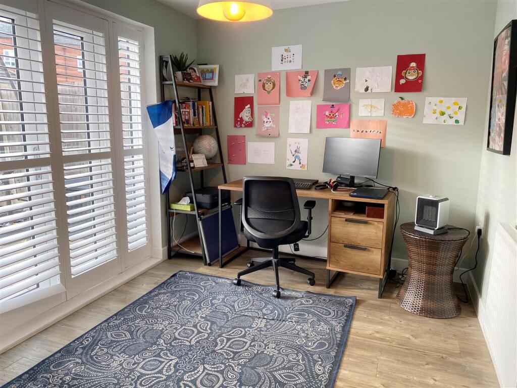 Office 1.JPG