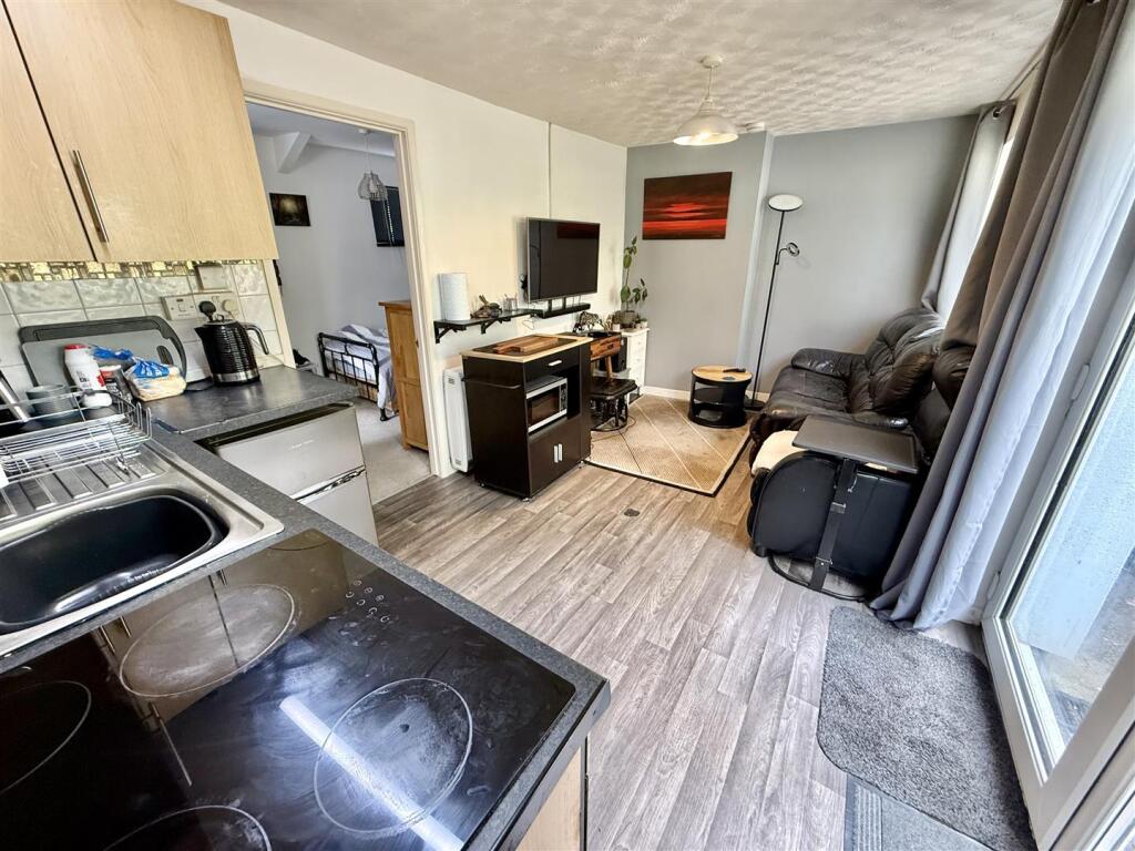 Kitchen &amp; Reception.JPG