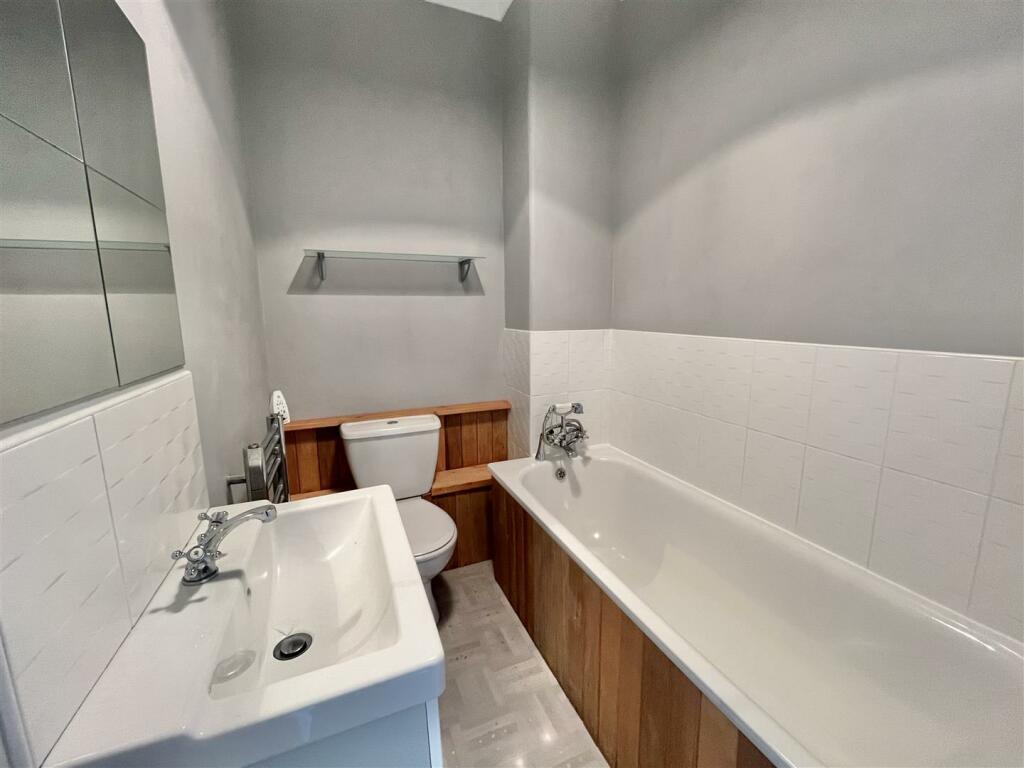 En-Suite Bathroom