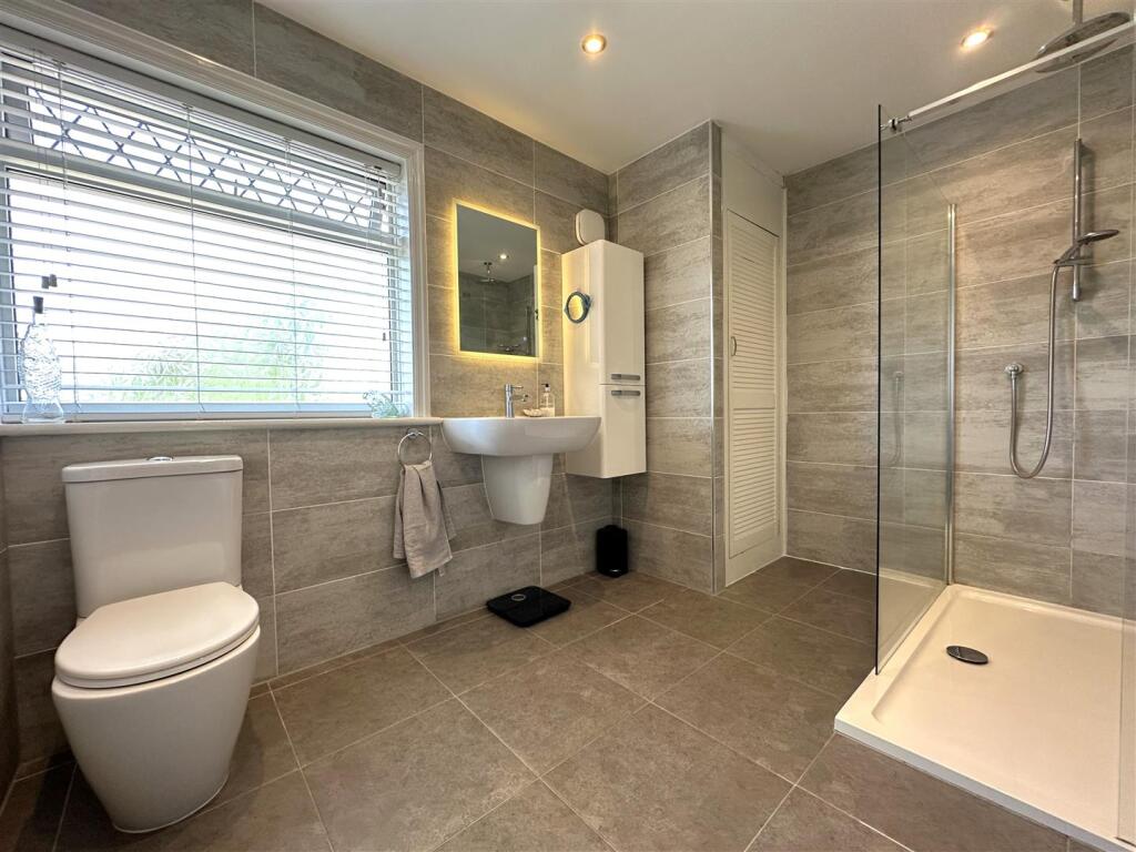 Stunning Modern Shower Room 825