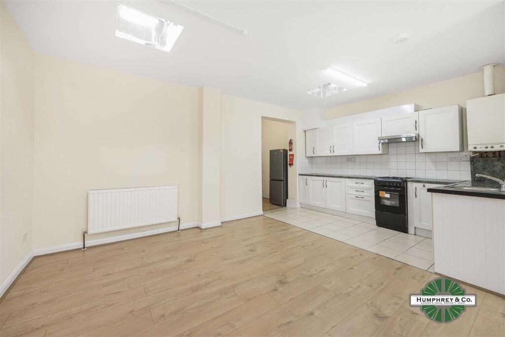 93    Grove Green Road -009.jpg
