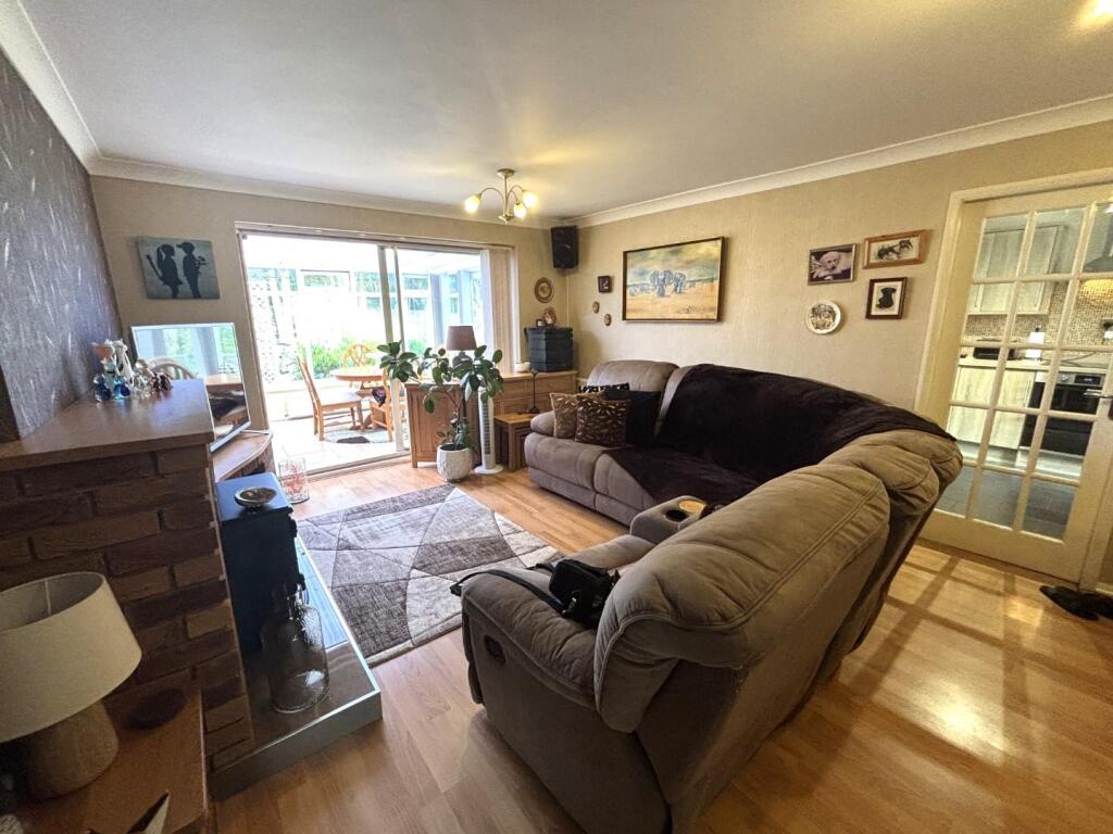 kingsford living room 4.jpg