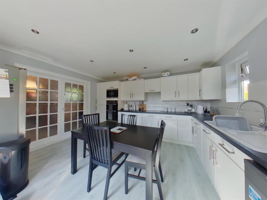 Kitchen Pic (16).jpg