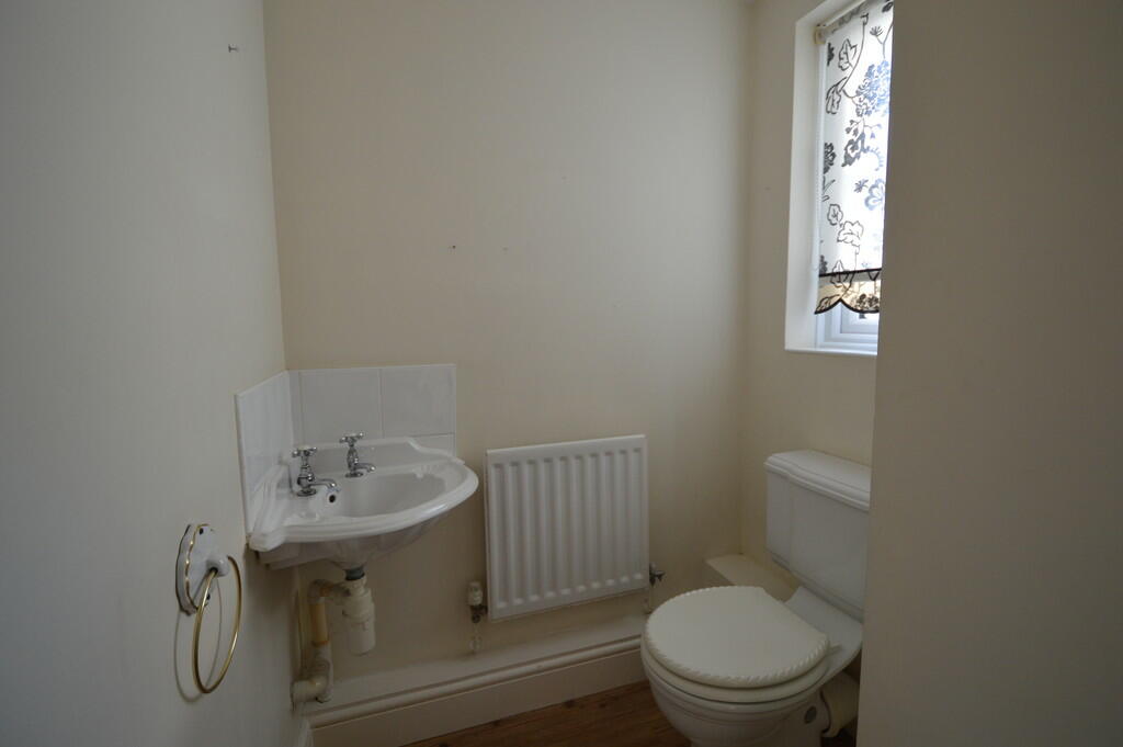 17 Downstairs Clo...