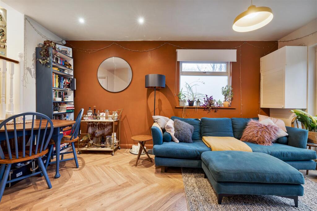 17, Teesdale Road E11