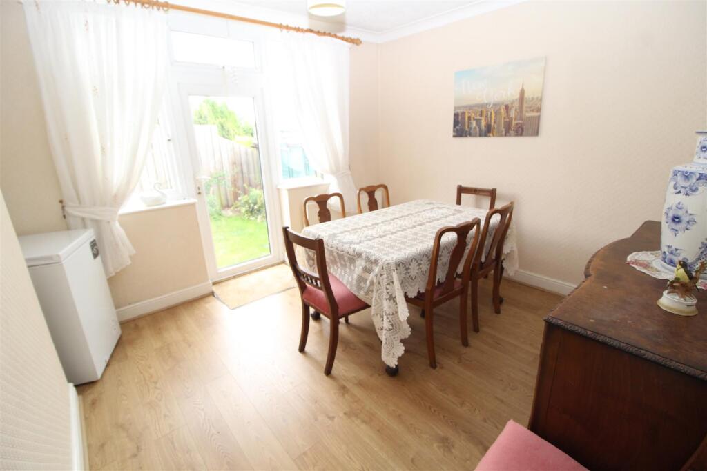 Bedroom 2 / Dining Room