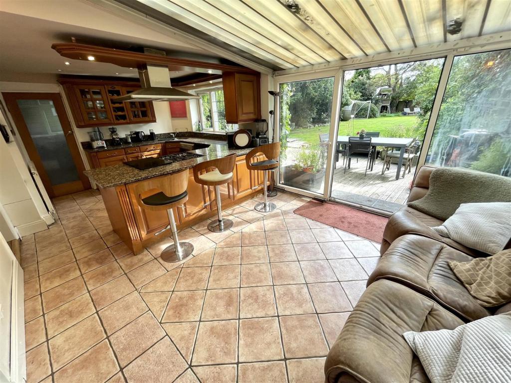 Dining Kitchen Aspect 2.jpg