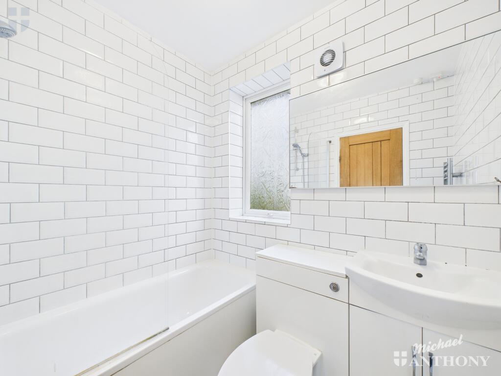 CAM03218G0-PR0810-STILL012