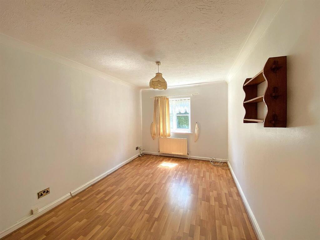 29 Charters Towers - Bedroom2.jpg
