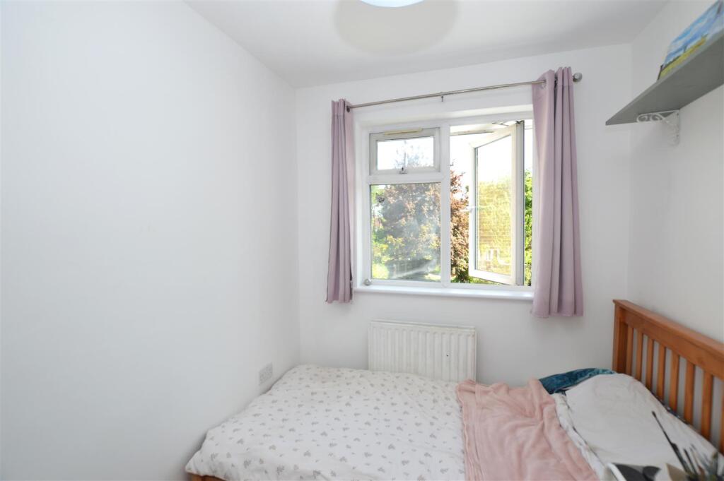 92 St Stephens Road bed 4.JPG