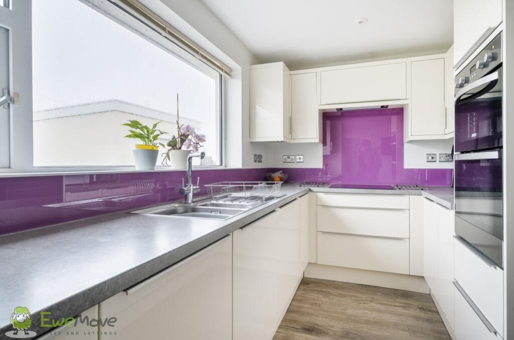 5bddb537-8fb4-4bea-86e5-7f695d5865c1