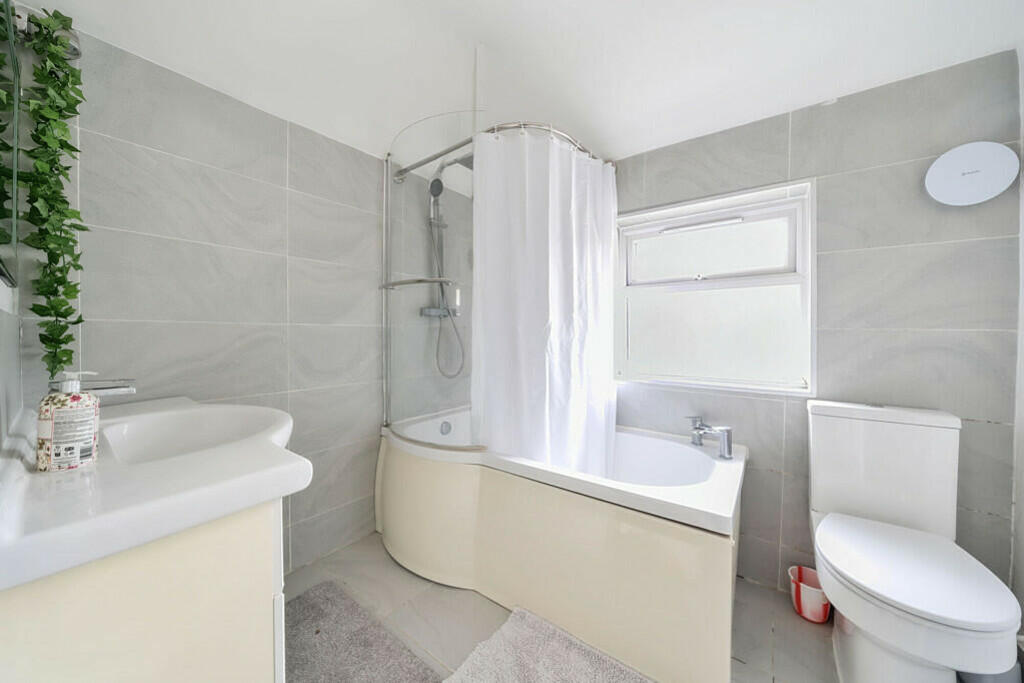 10776_HRW210453_I...