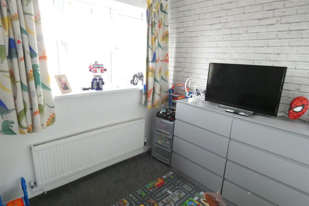 BEDROOM 2
