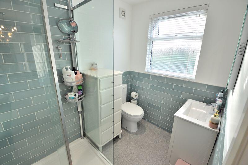 EN SUITE SHOWER ROOM