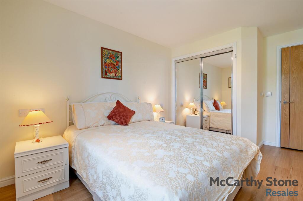 Double Bedroom: