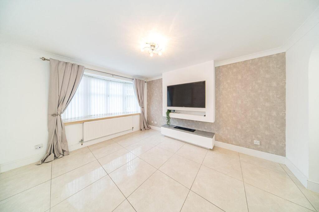 37 Caldywood lounge 2.jpg