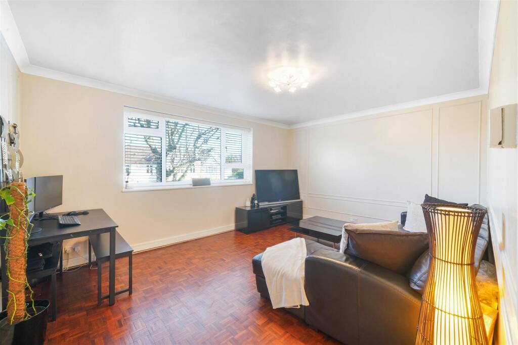 8 Everton Court, Harrowdene Road - UlSO2QWk0DZ53Qf