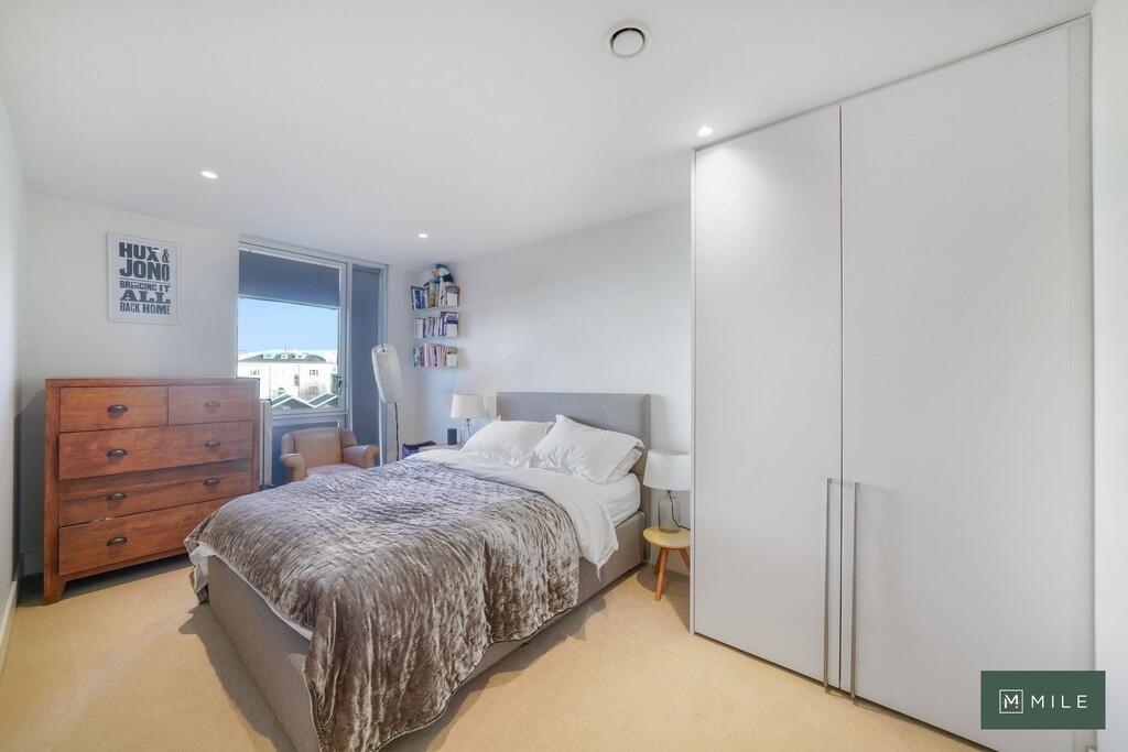 Apartment 26, Nau...