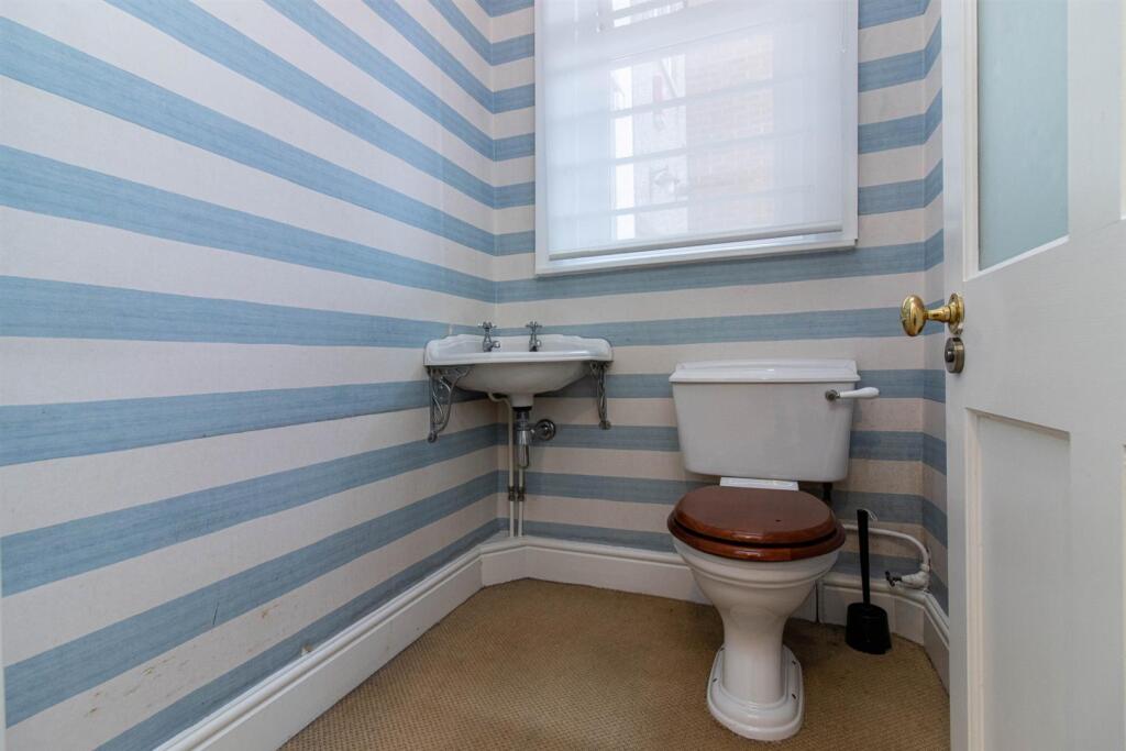 loo.jpg