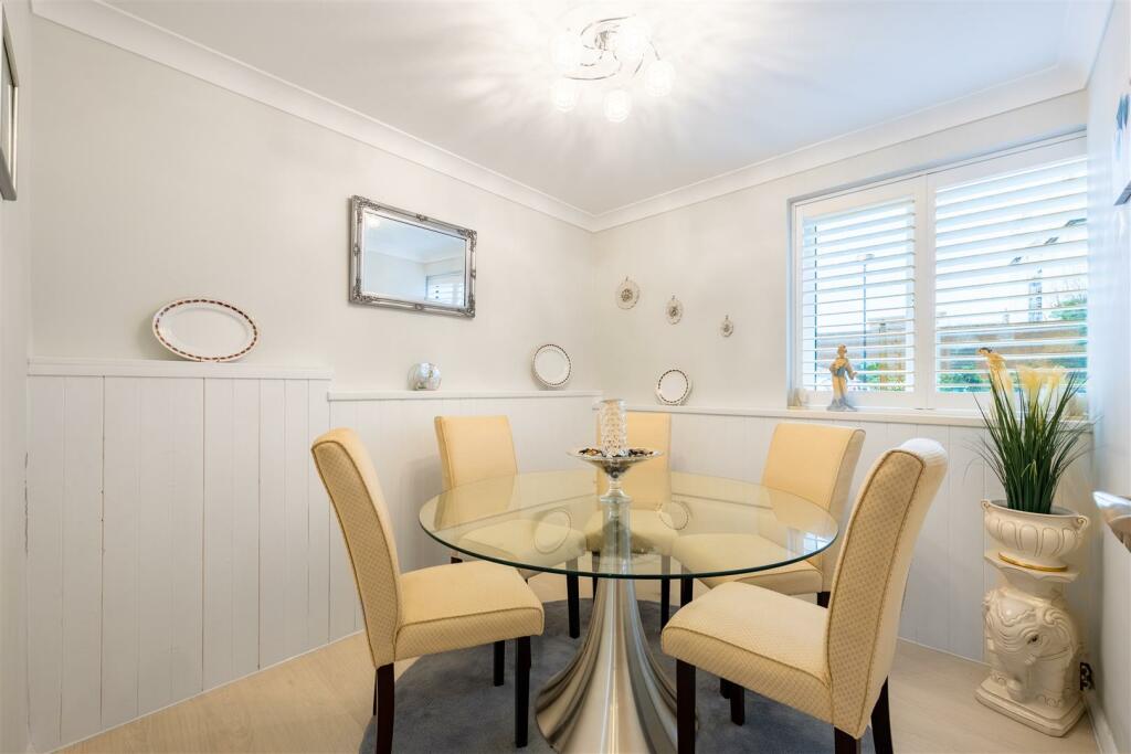 Bedroom 2 / Dining Room