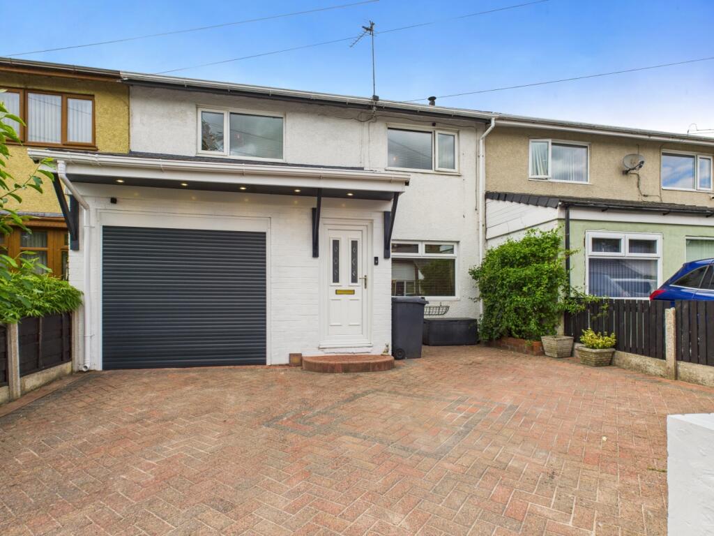 CAM03729G0-PR0127-STILL028