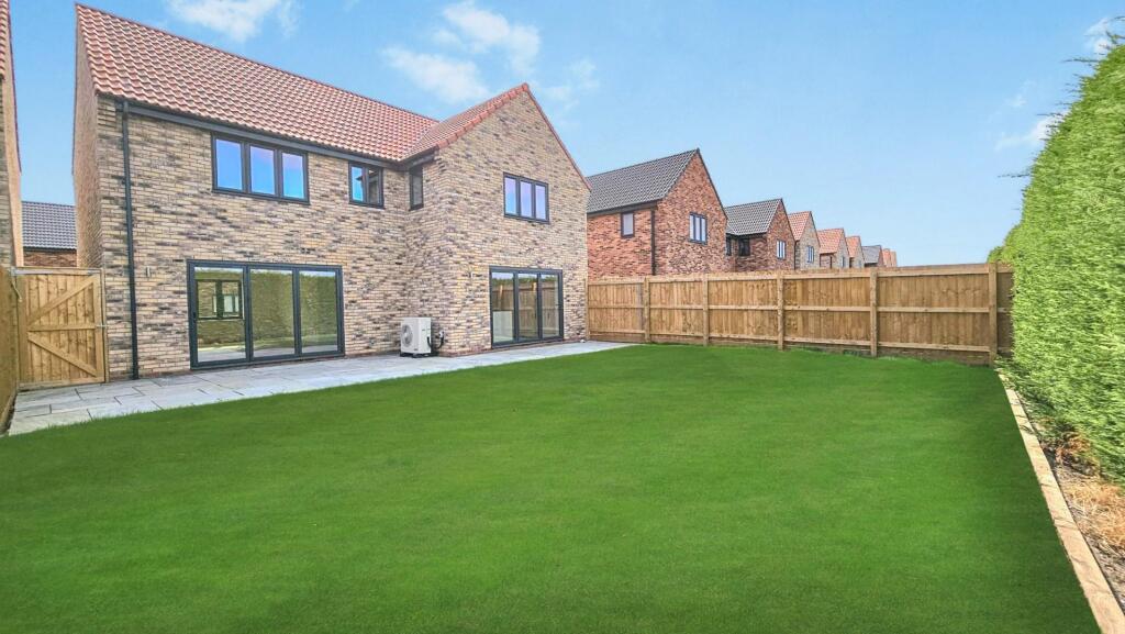 10 Magnum Plum Way rear shot 2.jpg