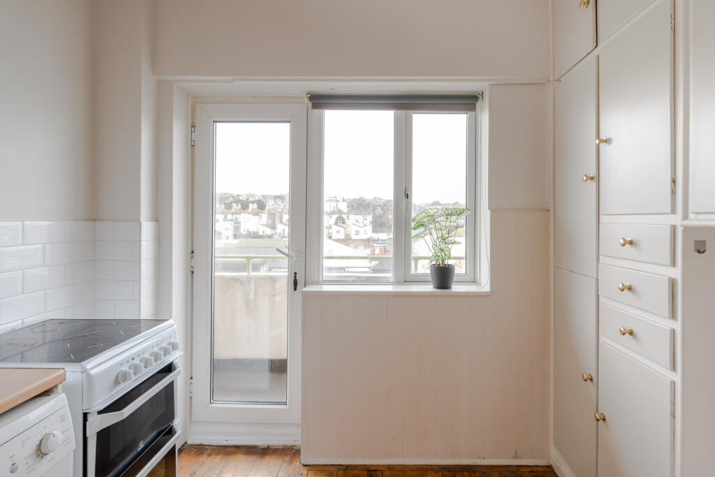 264696 - 56 Marine Court-19.jpg