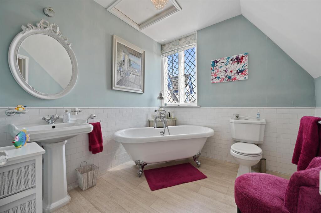 Bathroom.jpg