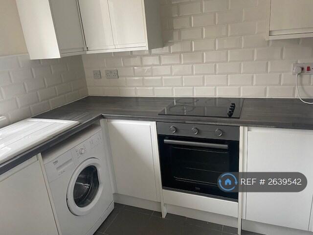 Apartment 4 Kitchen (1)
